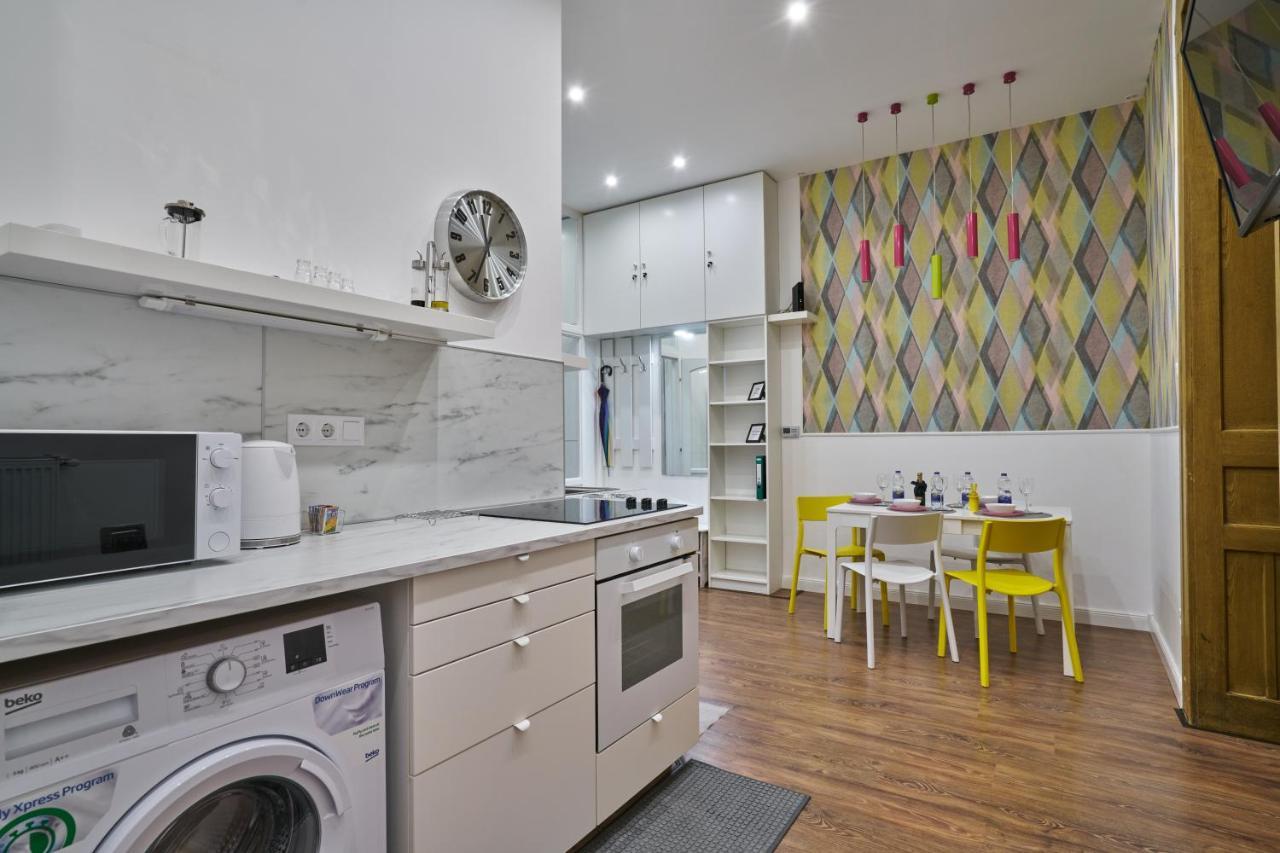 Nanirol Apartment At Gellert Bath 부다페스트 외부 사진